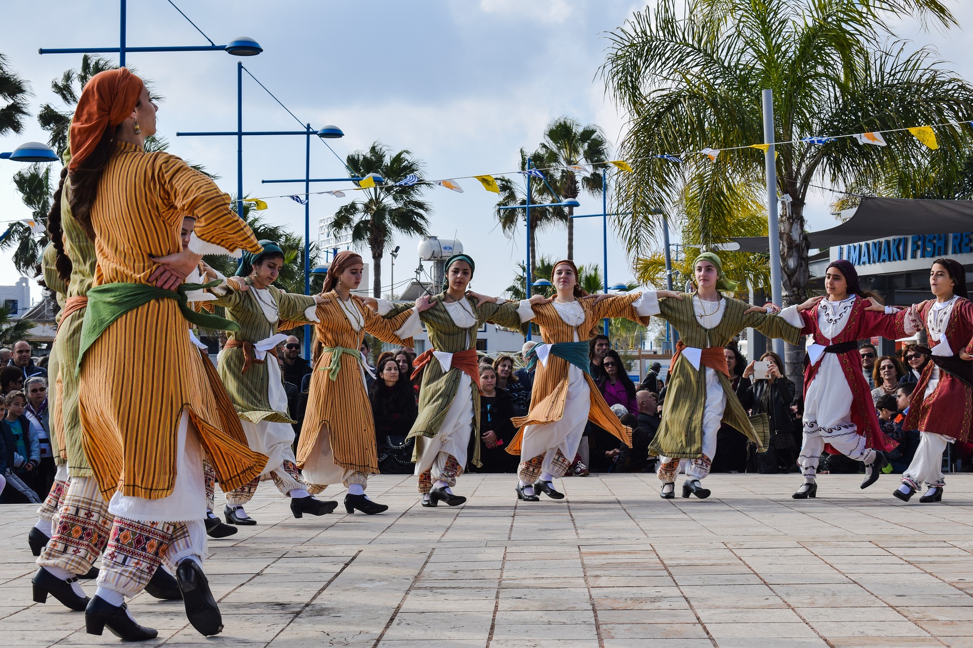 dancers 1957994 1920